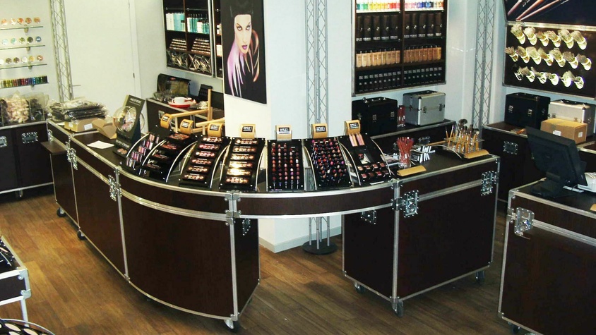 Espaces de vente Make Up For Ever Boutiques et corners dans aéroports et grands magasins